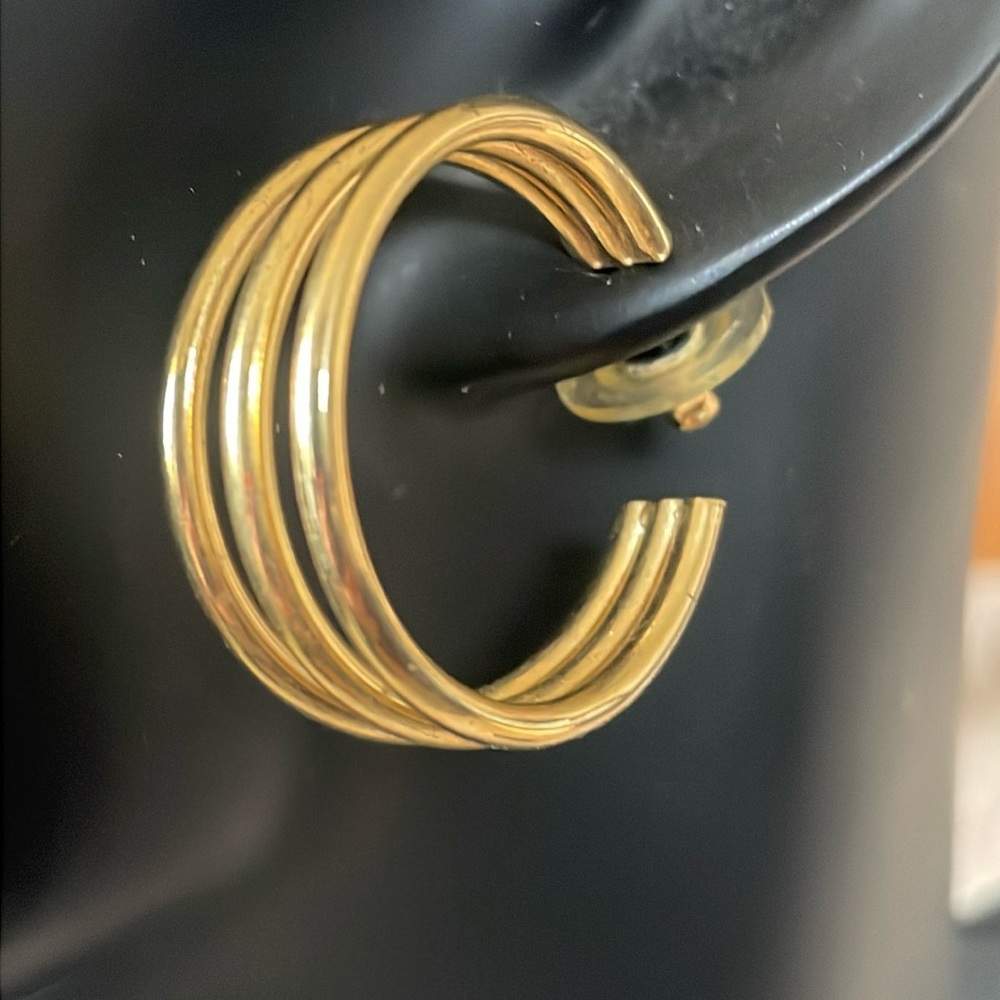 EUC~Pair Of Women’s Faux. Gold Three Ring Style Hoop Stud Back Earrings